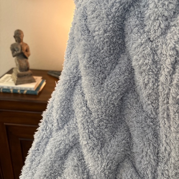 Barefoot Dreams Cozychic ICE BLUE Cable-Knit Fringe Scarf-Never Worn - Picture 2 of 5